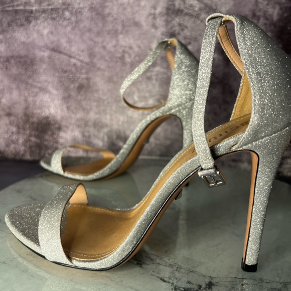 Shimmery silver simple minimalistic heels sandals - Picture 12 of 16